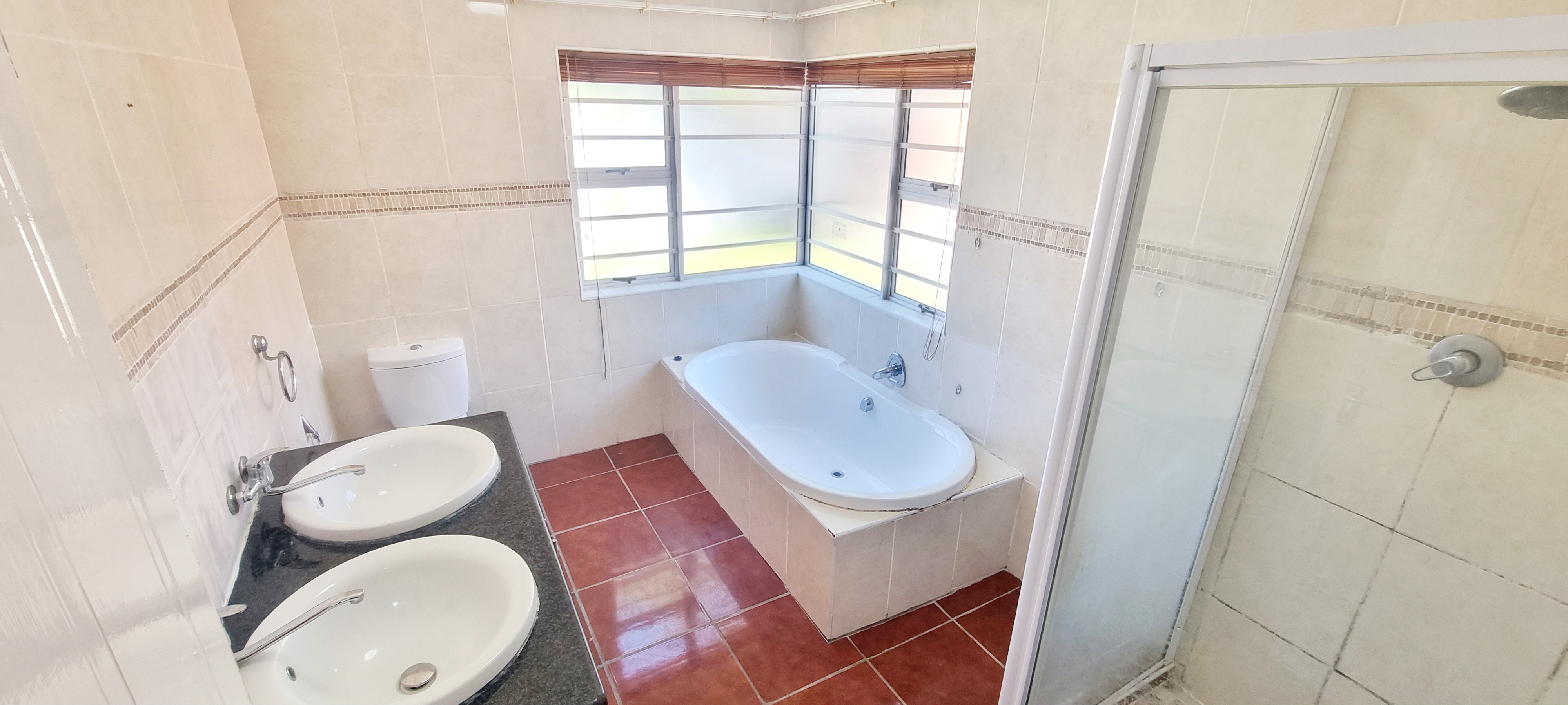 5 Bedroom Property for Sale in Beacon Bay North Eastern Cape